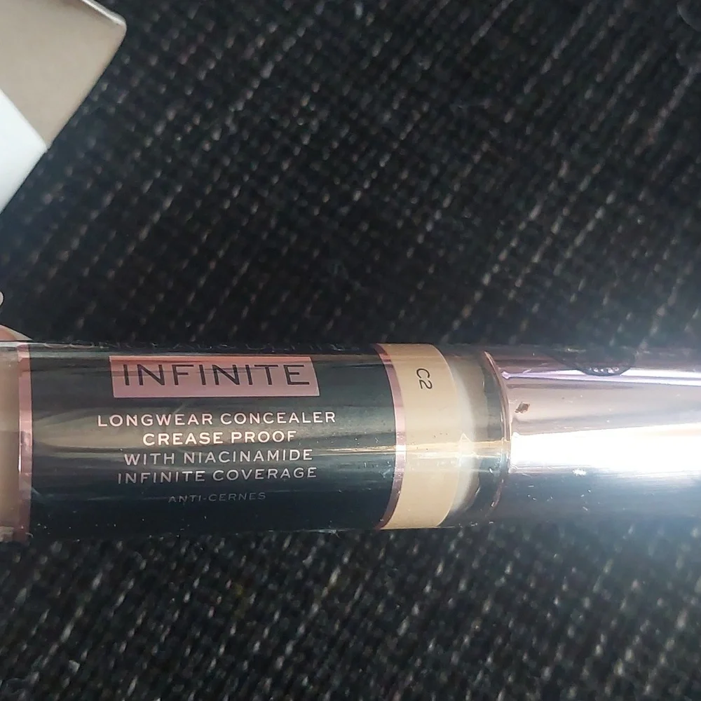 New makeup revolution infinite XL‎ Concealer C2